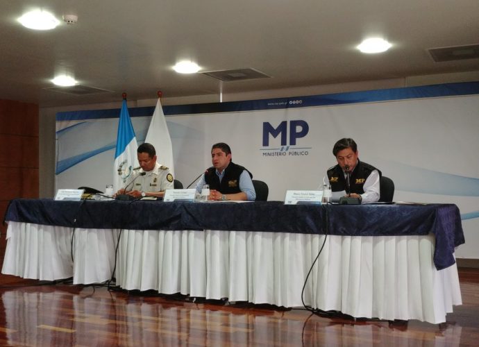 Capturados por compras ilegales por Q1.5 Millones en Municipalidad de San Miguel Dueñas