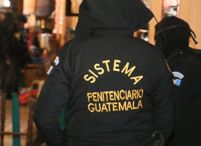 Requisas en Centro Preventivo de zona 18 dejó celulares y droga incautada