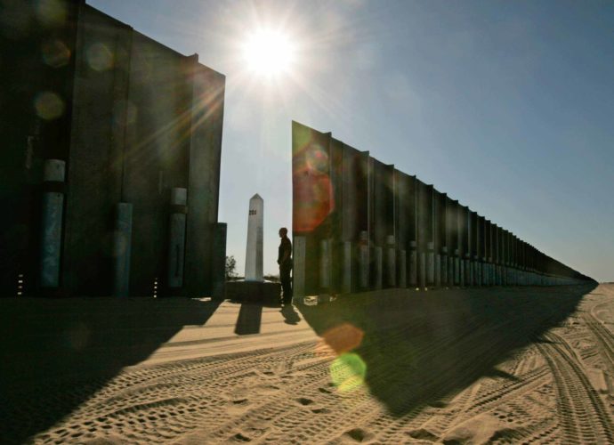 México descarta plan para detener a migrantes ante cierre de frontera de EEUU