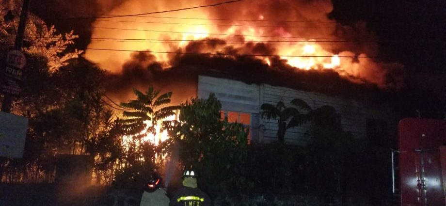 Pérdida millonaria: Incendio consumió gran parte de la Finca Bella Vista en Mazatenango