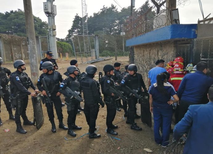 Preliminar: Al menos 15 heridos y un fallecido en cárcel de Pavón