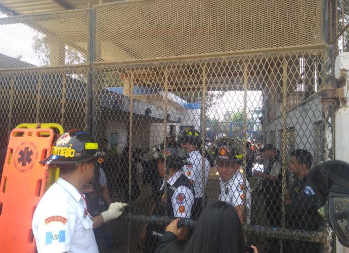 Cuerpos de socorro confirman al menos 7 fallecidos y 19 heridos por riña entre privados de libertad de Pavón