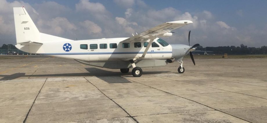 Arriba a la Fuerza Aérea Guatemalteca avioneta con droga incautada en Retalhuleu