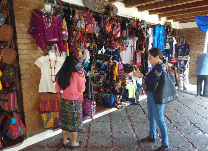 Hoy el Mercado de Artesanía de zona 13 cumple 45 años