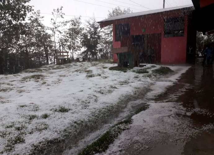 Granizo cubre el Occidente de Guatemala