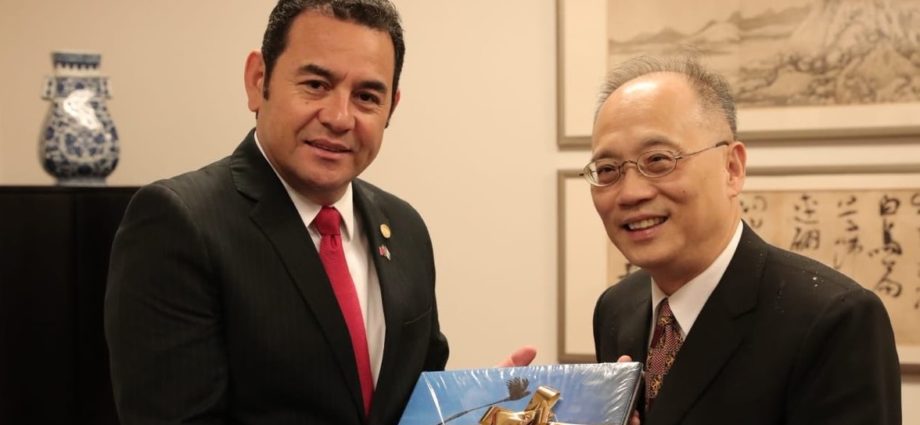 Presidente Jimmy Morales visita el Museo de Taipéi durante su visita oficial a la República de China (Taiwán)