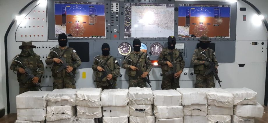 Ejército de Guatemala localiza 810 paquetes con presuntos ilícitos, valorados en  más 83 millones de quetzales