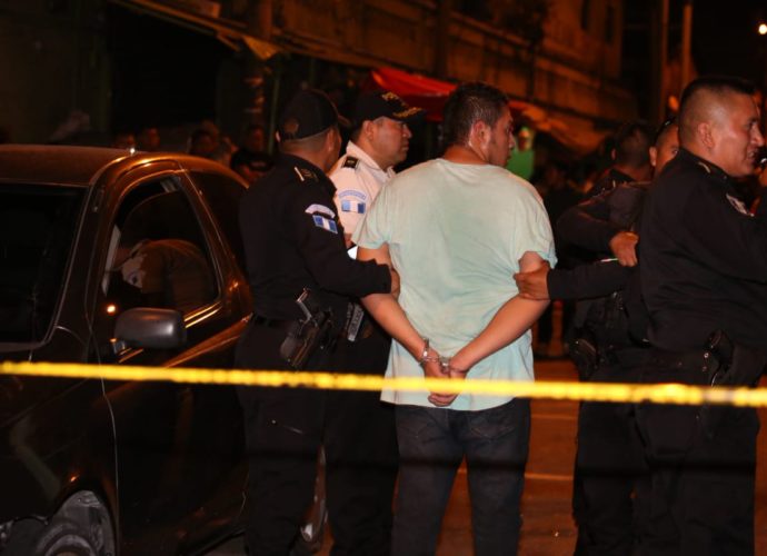 Atacan a 2 agentes de la PNC en zona 6, pandillero de la Mara Salvatrucha es capturado