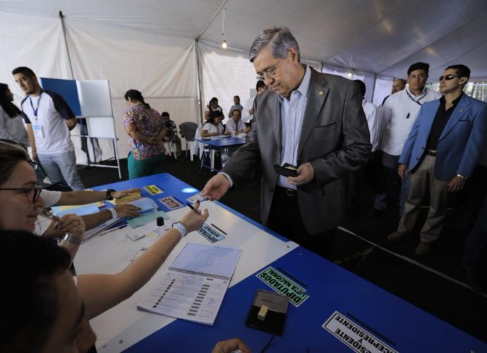 Vicepresidente Jafeth Cabrera emite su voto