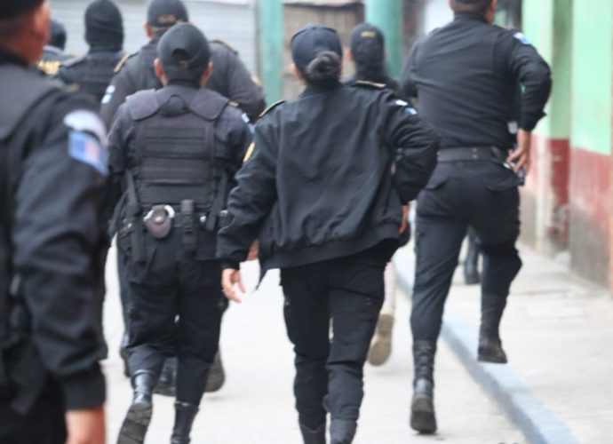 Desarrollan allanamientos contra presuntos extorsionistas en Guatemala e Izabal