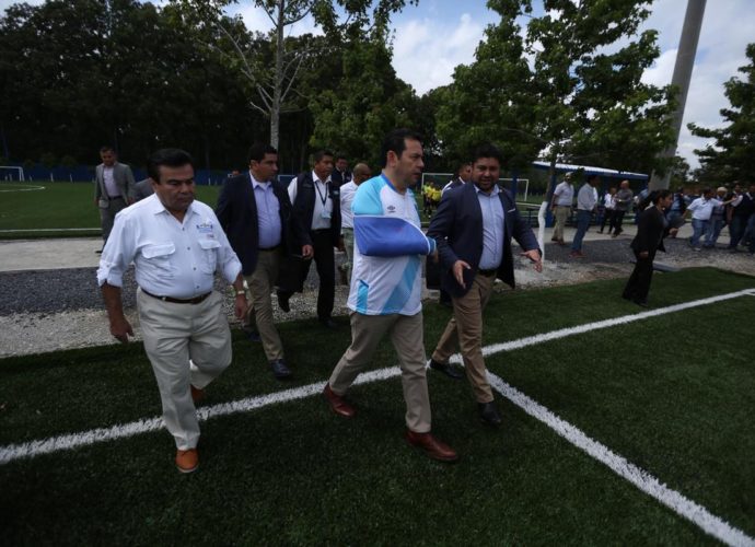 Presidente Jimmy Morales supervisa trabajos en Campos del Roosevelt