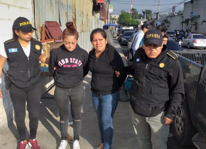 Capturan a dos mujeres, presuntas extorsionistas