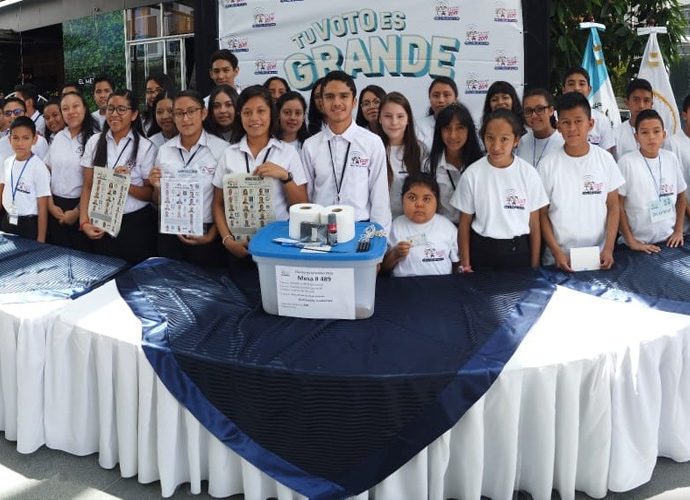Tribunal Supremo Electoral Infantil cierra el padrón a cinco días de las elecciones