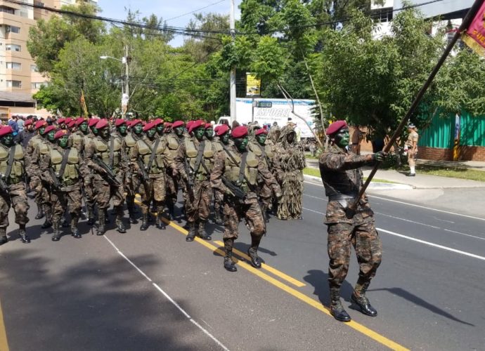Autoridades de Gobierno Festejan el Día del Ejército con el “Desfile Militar”