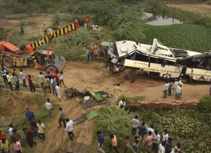 Accidente de autobús deja al menos 29 muertos en India