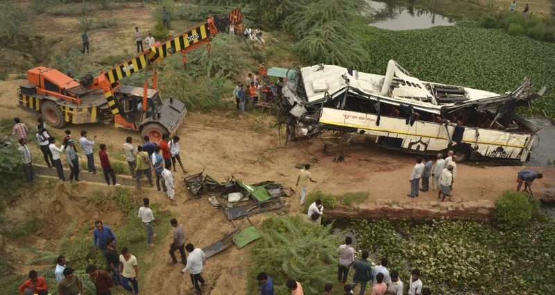Accidente de autobús deja al menos 29 muertos en India