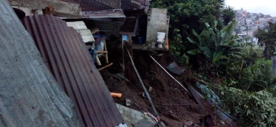 Deslizamiento de tierra mantiene en alerta a la comunidad de El Limón, zona 18