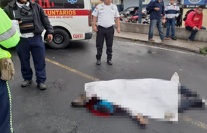 Motorista fallece tras ser arrollado en ruta principal de Boca del Monte