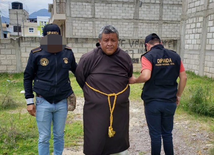 Falso “monje” y “adivino” es capturado en Quetzaltenango por extorsión