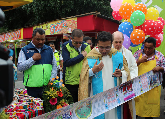 Inauguran la Feria de Jocotenango en la avenida Simeón Cañas, zona 2