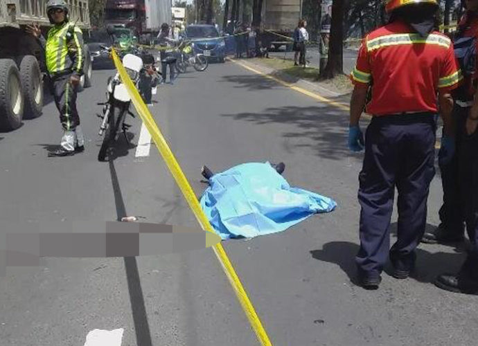 Fatal accidente deja una estudiante fallecida en Anillo Periférico