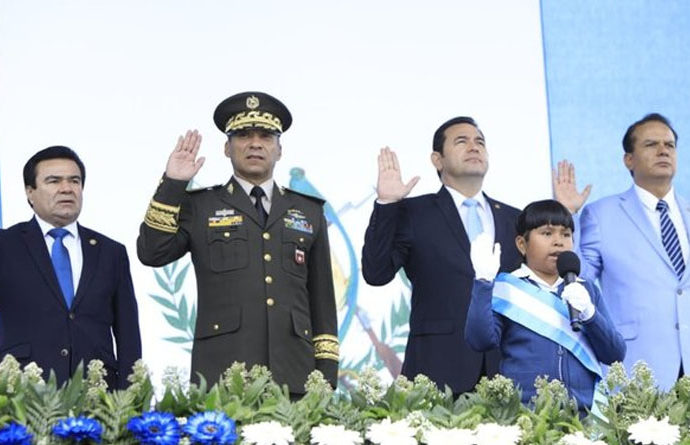 Presidente Morales participa en la conmemoración del Día de la Bandera Nacional