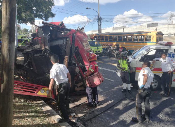 Accidente de Bus Ruta 65 deja más de 10 heridos en zona 13