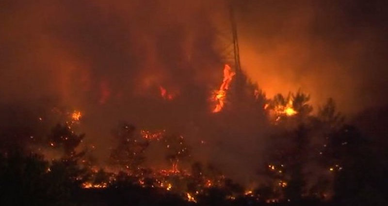 Grecia mantiene alerta roja por incremento de incendios forestales