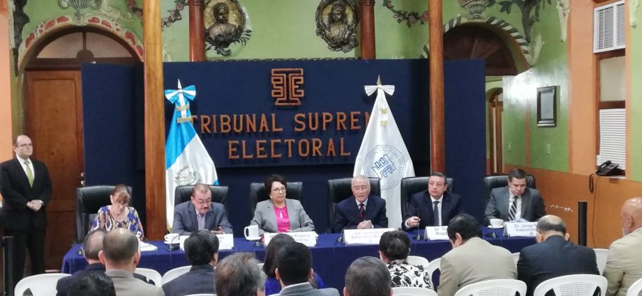 TSE oficializa datos de votos de segunda vuelta electoral.