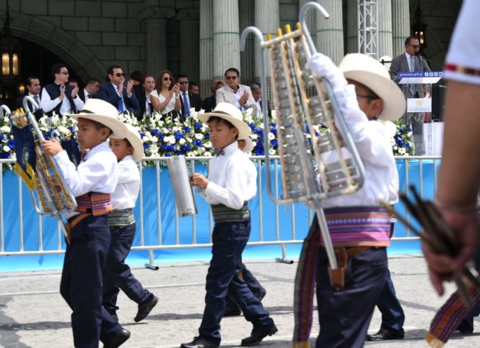 Luego de 32 años, el Gobierno de Guatemala reanuda desfile escolar del nivel primario