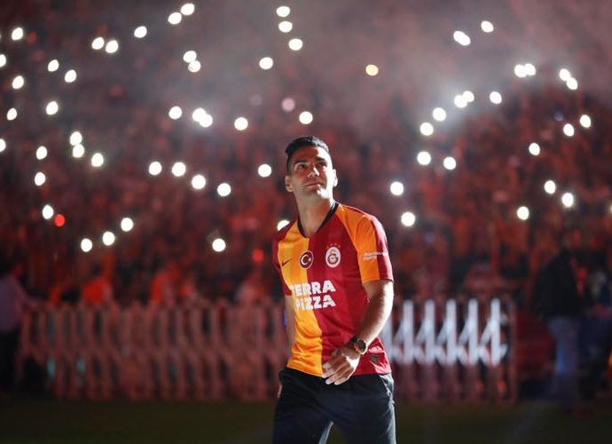 Falcao se presenta ante la afición del Galatasaray