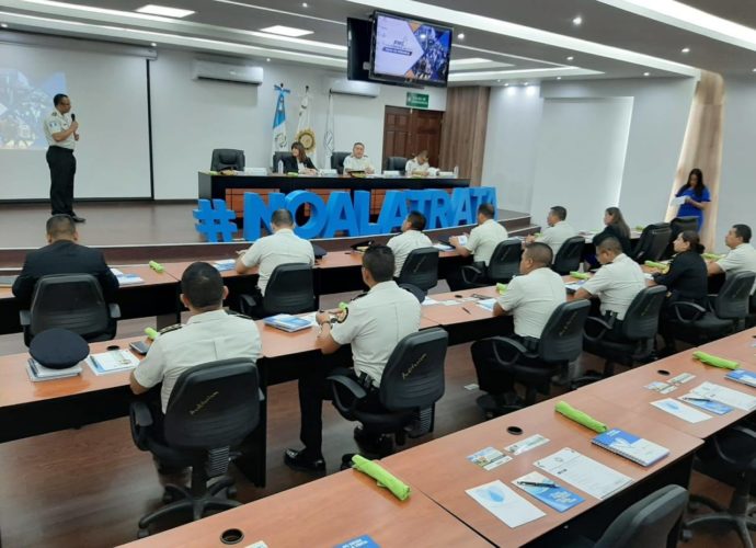 PNC se suma a la campaña Corazón Azul contra la trata de personas