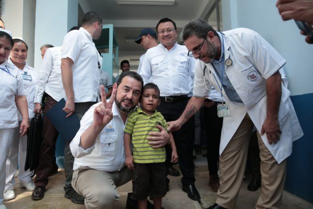 Presidente Morales supervisa Hospital Nacional de Malacatán