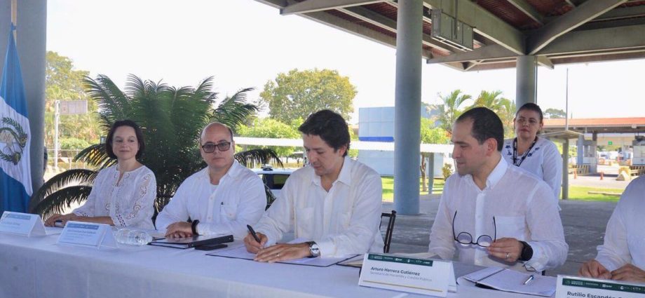 Guatemala y México suscriben acuerdo de despacho aduanero conjunto