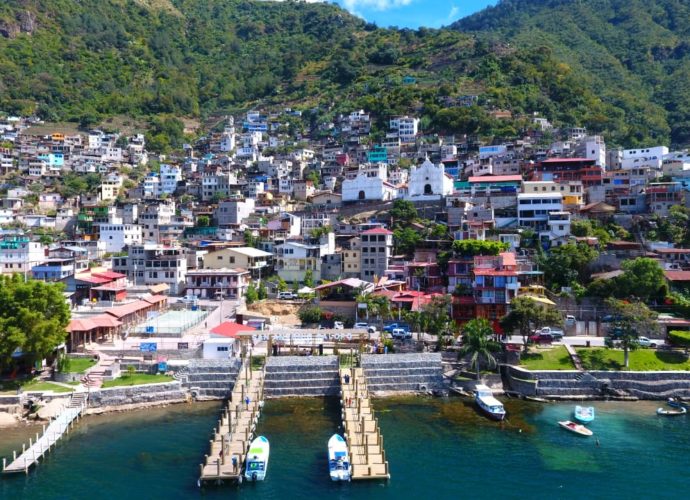 INGUAT entrega malecón turístico en San Antonio Palopó, Sololá