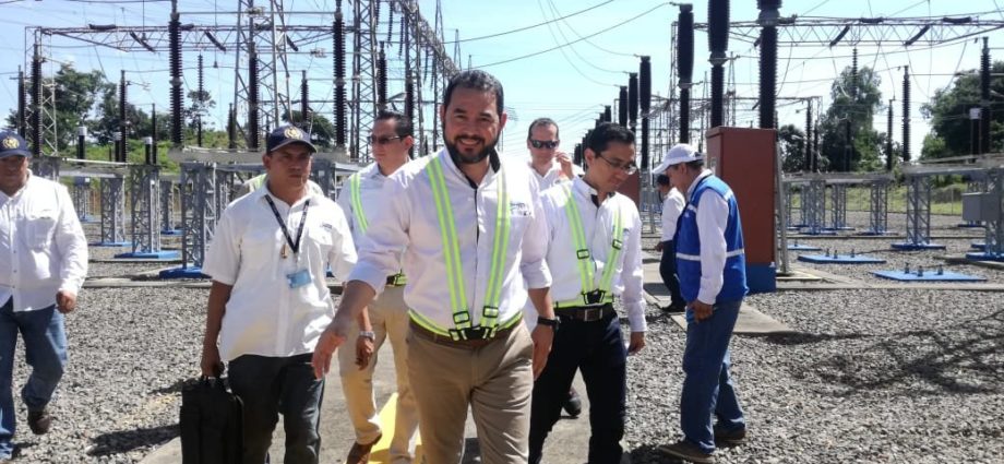 Presidente Morales Inaugura linea de trasmisión eléctrica en Chiquimulilla