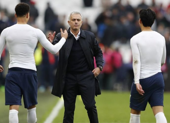 José Mourinho debuta como tecnico titular del Tottenham