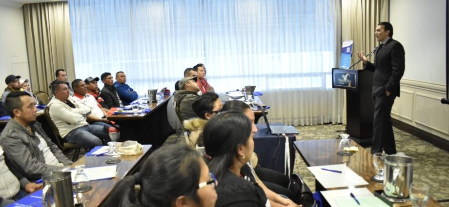 Grupo de 34 guatemaltecos trabajará en Canadá
