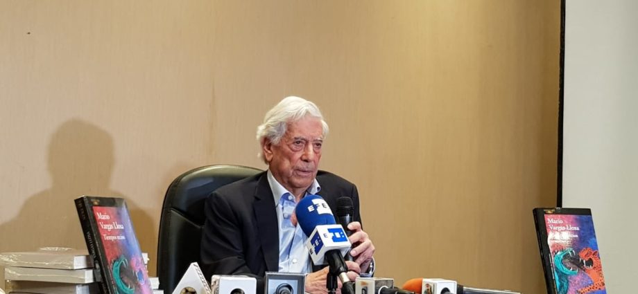 Mario Vargas Llosa presentará la novela “Tiempos recios” en Guatemala