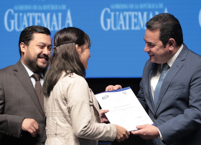 MIDES gradúa primera promoción del programa Jóvenes Protagonistas