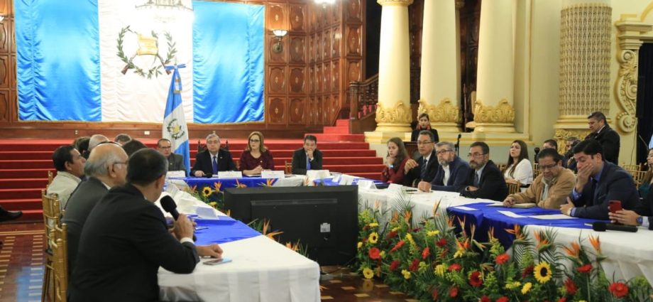 Presidente en Funciones Jafeth Cabrera preside ultima reunión del CONAVI