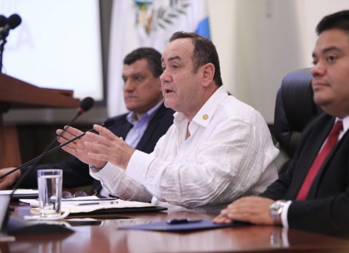 Presidente Alejandro Giammattei propone trabajar agenda legislativa y coordinada
