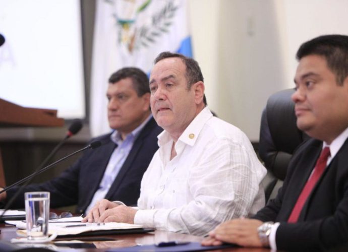 presidente de Guatemala se reune con presidente del legislativo