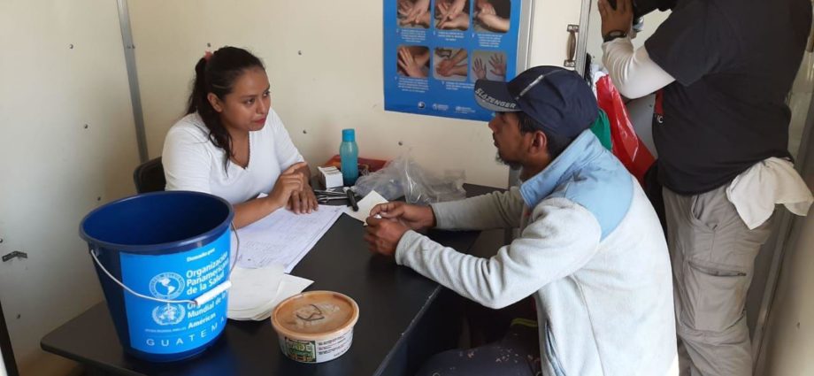 Ministerio de Salud brinda atención a migrantes hondureños