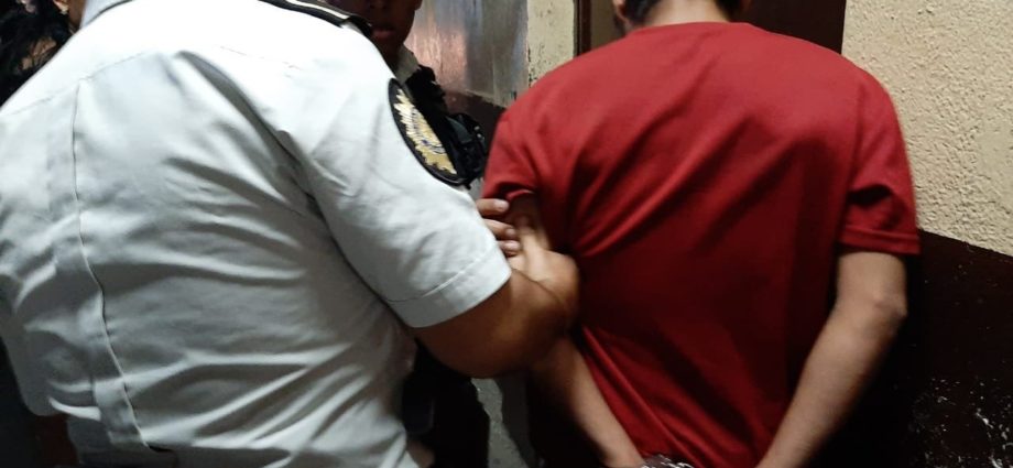 Presuntos distribuidores de droga son capturados en la Ciudad Capital y Escuintla