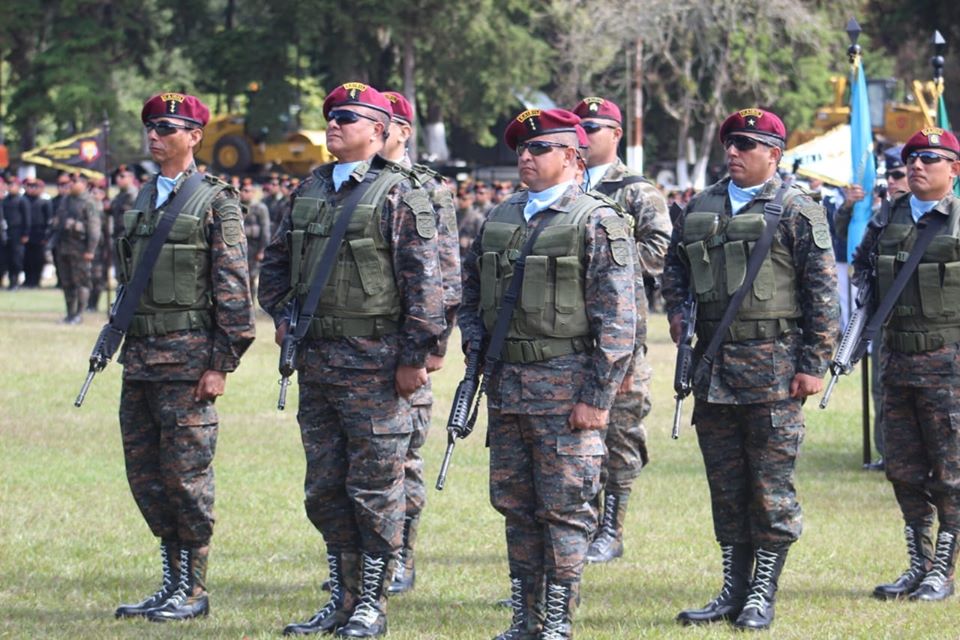 Ceremonia De Saludo Al Comandate General Del Ejército De Guatemala Presidente Alejandro 8420