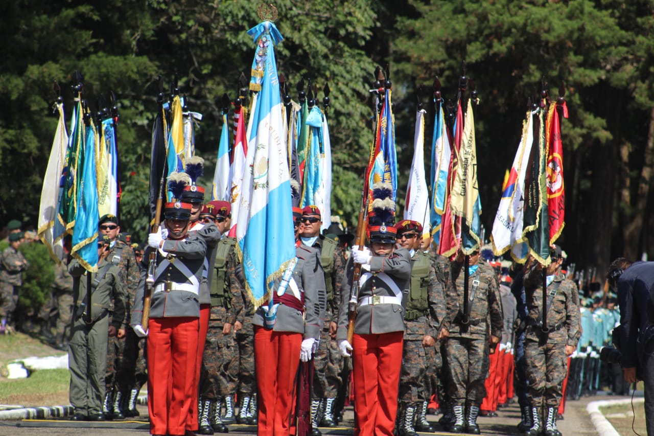 Ceremonia De Saludo Al Comandate General Del Ejército De Guatemala Presidente Alejandro 3077