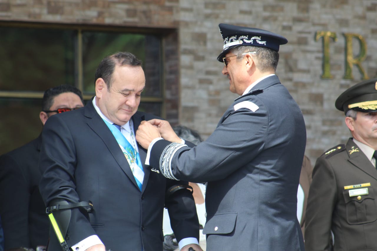 Ceremonia De Saludo Al Comandate General Del Ejército De Guatemala Presidente Alejandro 4634