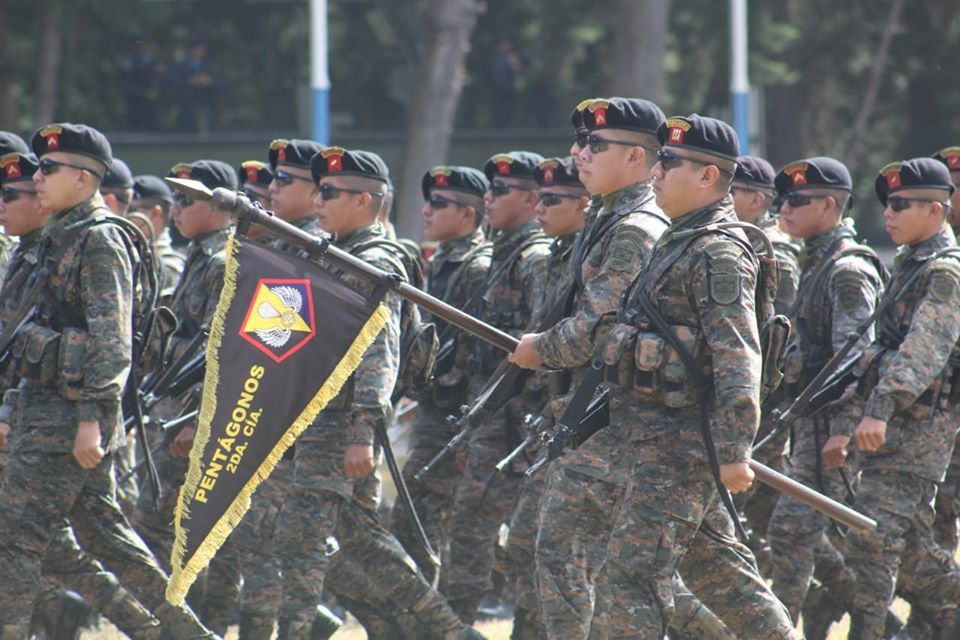 Ceremonia De Saludo Al Comandate General Del Ejército De Guatemala Presidente Alejandro 8926