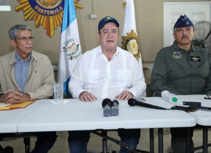 Presidente Giammattei se compromete atender necesidades y pagos de la PNC